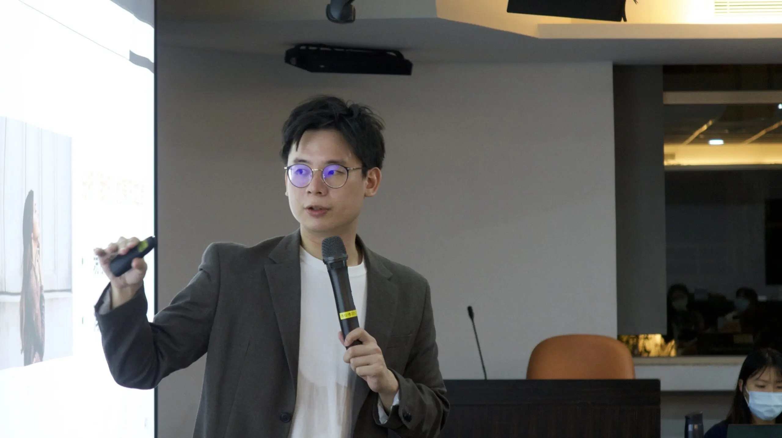 亨利溫演講照